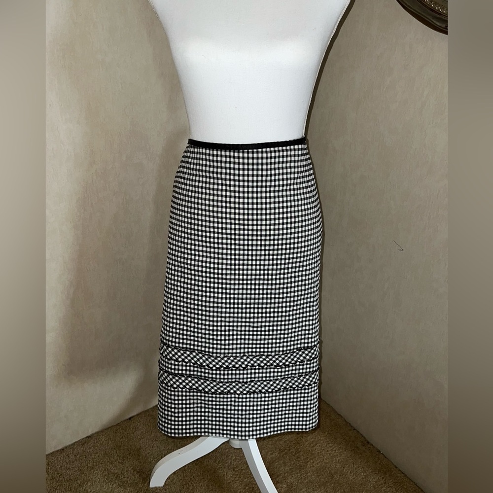 Chapter One Black & White skirt, Size 10, New, Never Worn, zips up in back